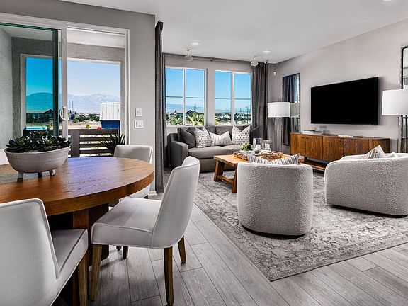 02_Row_Plan 3_Dining to Family Room