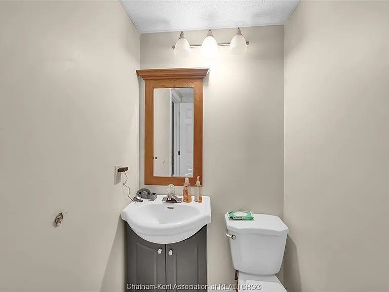 255B William St S — Photo 12
