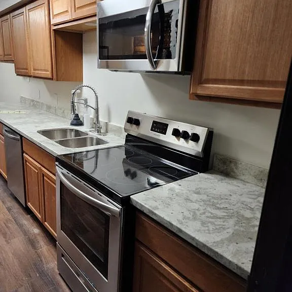 3324B Seine St — Photo 4