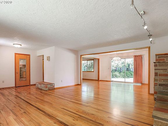 4th image of 15402 NE 96th St