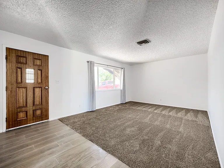 823 Center St — Photo 6