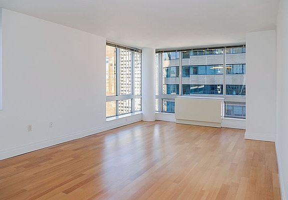3rd image of 150 E 44th St APT 45G