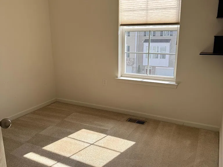 130 Metcalf Ter — Photo 19