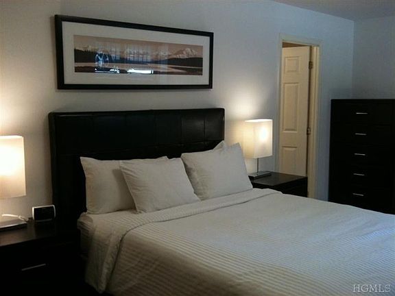 4th image of 3247 Riverdale Ave #2