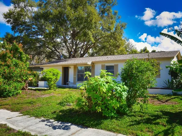 9567 85th St, Seminole, FL 33777