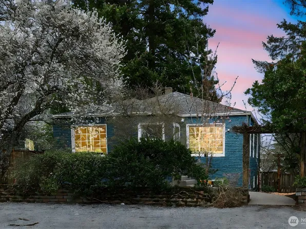 9512 Dayton Avenue N, Seattle, WA 98103