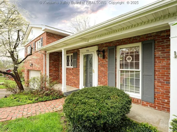 906 Hughes Dr, Saint Albans, WV 25177
