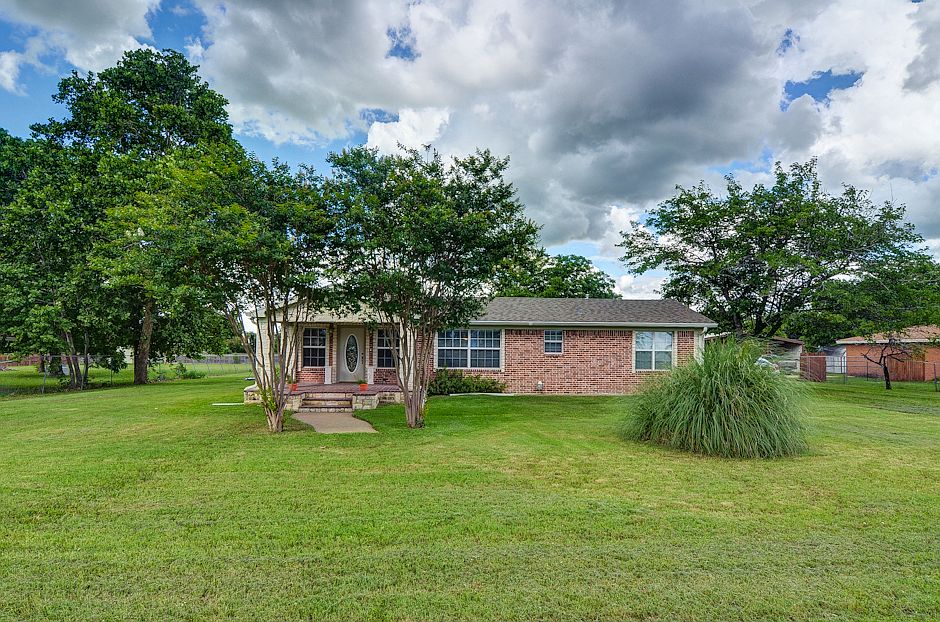 1st image of 590 Bosque Ln