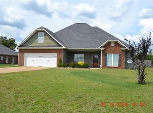 10 Sorghum Ct, Fort Mitchell, AL 36856