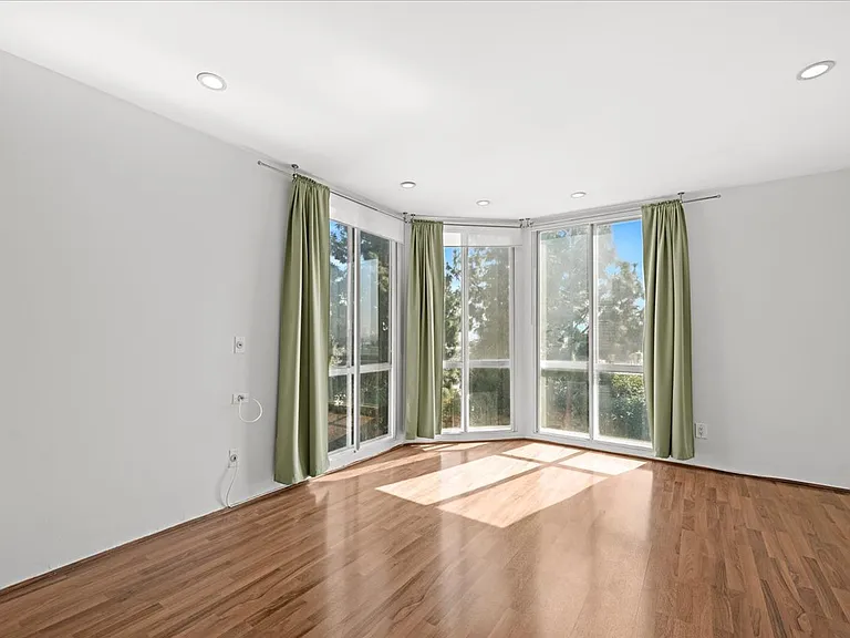 8530 Holloway Dr #306 — Photo 10