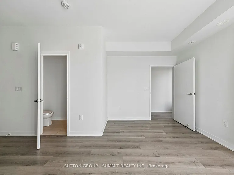 3556 Colonial Dr #16 — Photo 9
