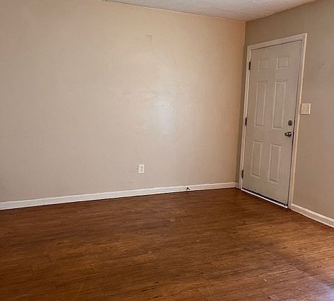 3rd image of 1202 Tinsley Dr NW #B