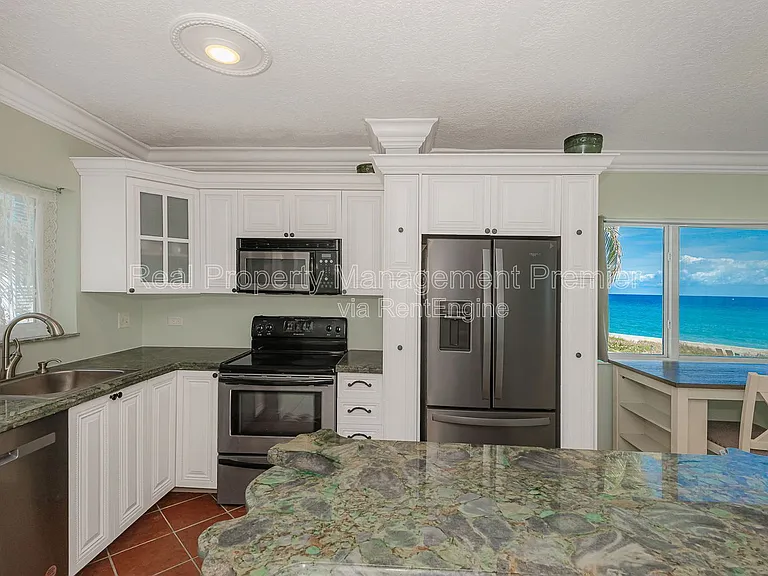 1041 Hillsboro Mile #2 — Photo 14