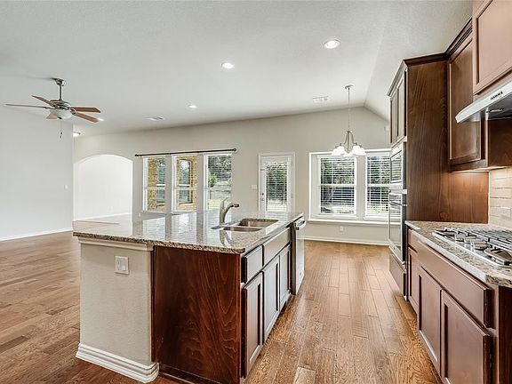 5th image of 931 Catalina Ln