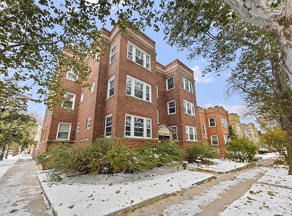 2nd image of 5700 N Artesian Ave