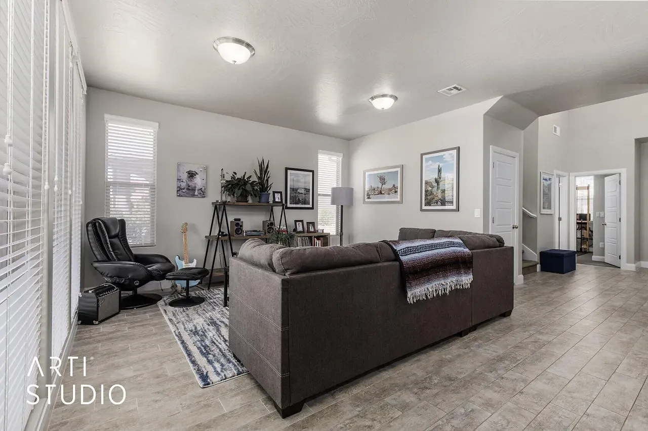 4 bed, 2441 sqft, $2,850 — Photo 3