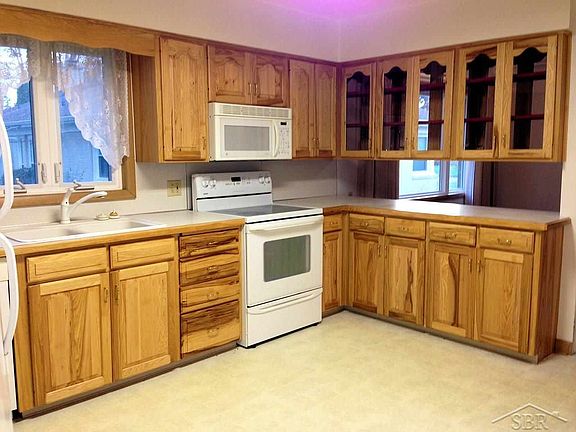 2nd image of 970 Orchard Ct