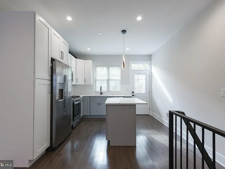 2722 Latona St — Photo 1