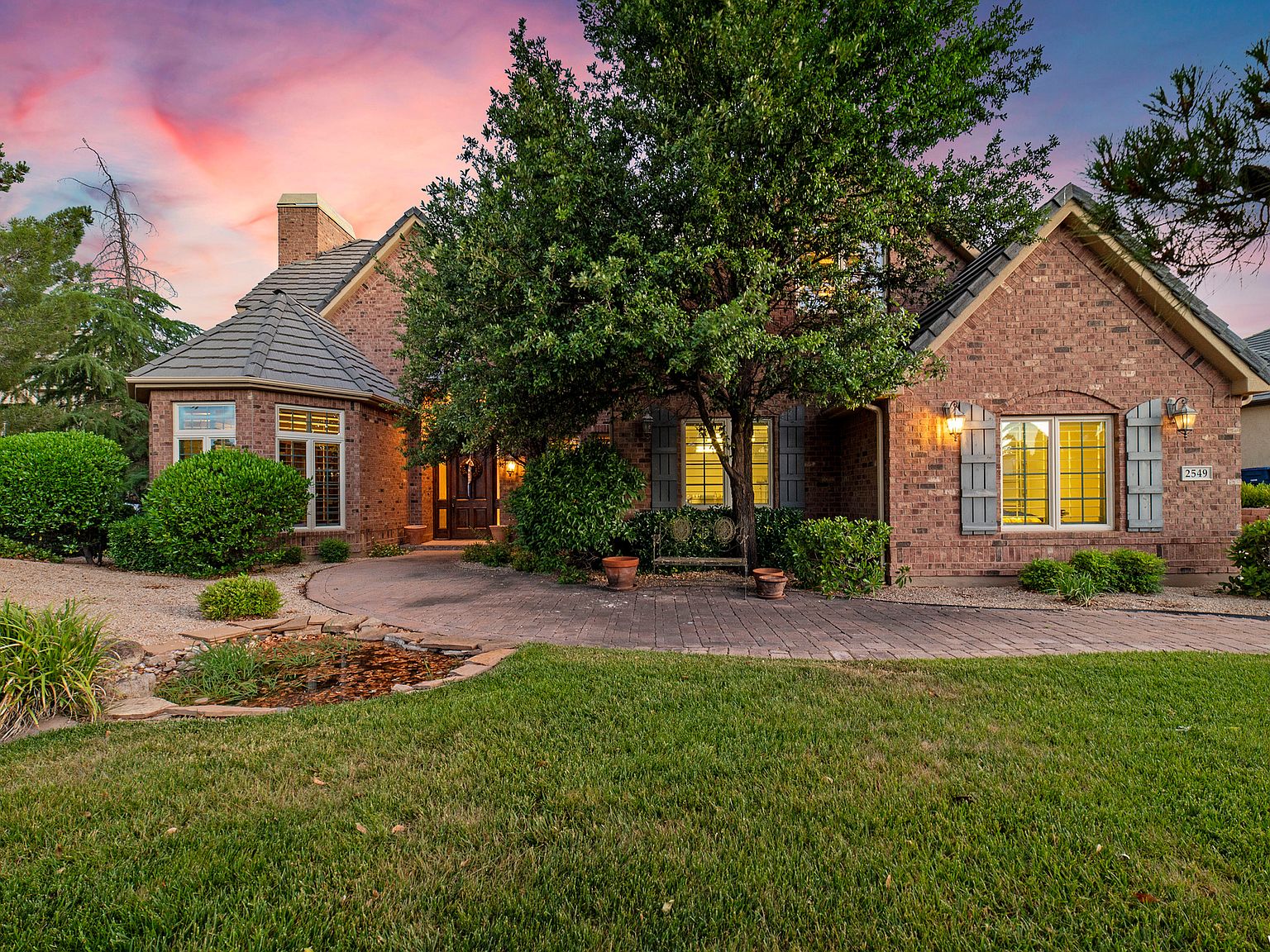 2549 W Versailles Ct