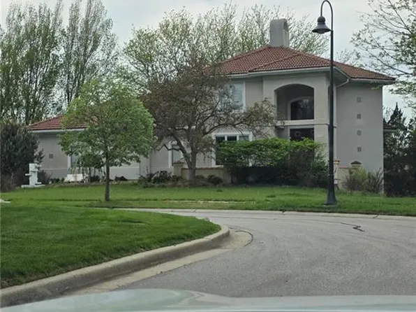 11712 Overbrook Rd, Leawood, KS 66211