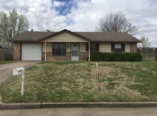 1813 N Chambers Ave, Claremore, OK 74017