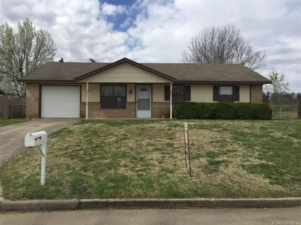 1813 N Chambers Ave, Claremore, OK 74017