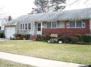 296 N Boston Ave, Massapequa, NY 11758
