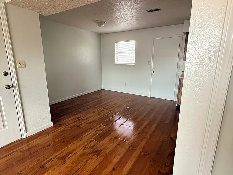 2834 Whitener St #6 — Photo 5