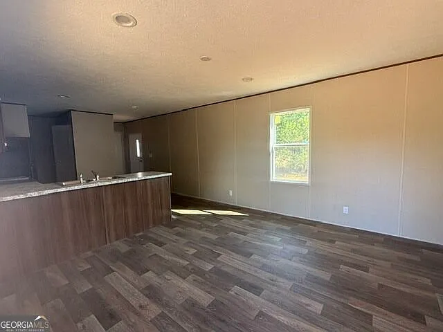 3 bed, 2.0 bath, 869 sqft, $1,800 — Photo 2