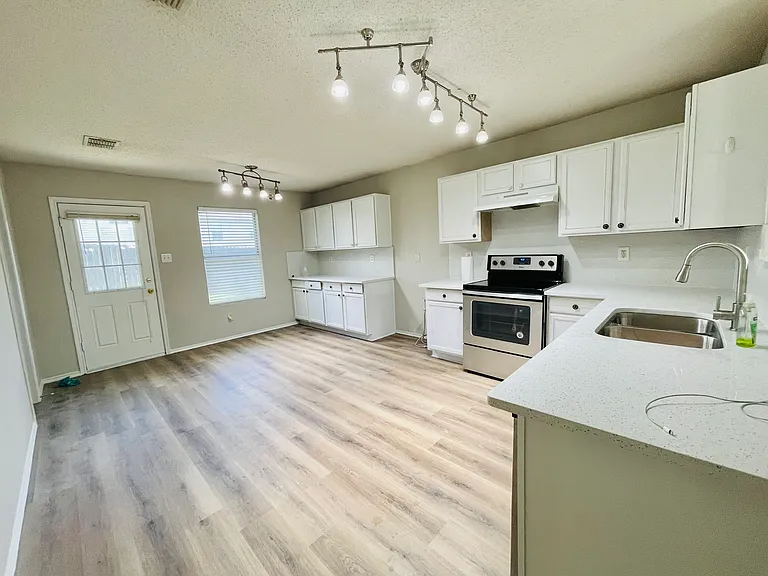 2321 Avalon Creek Way — Photo 5