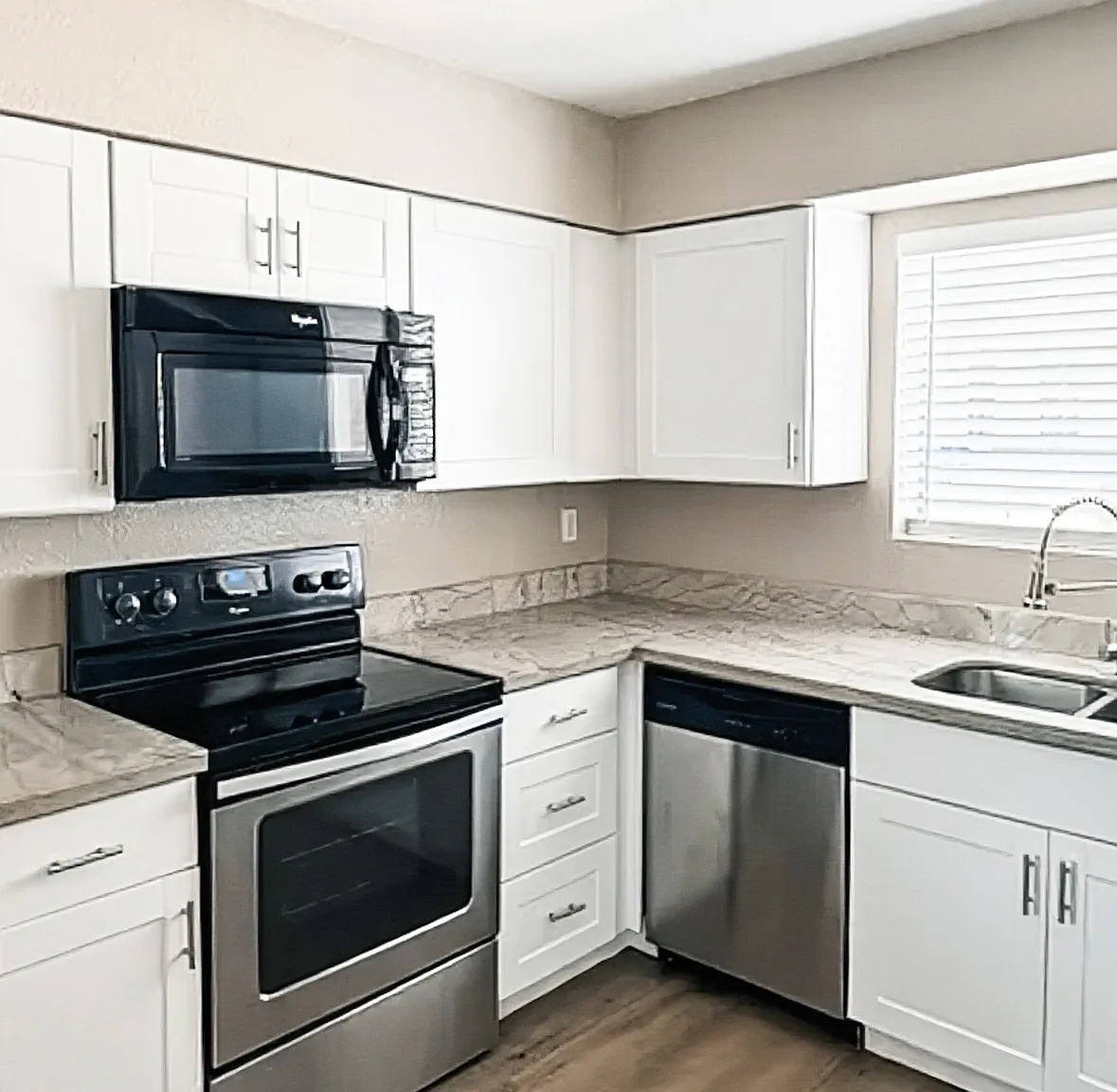 2 bed, 900 sqft, $1,199 — Photo 2