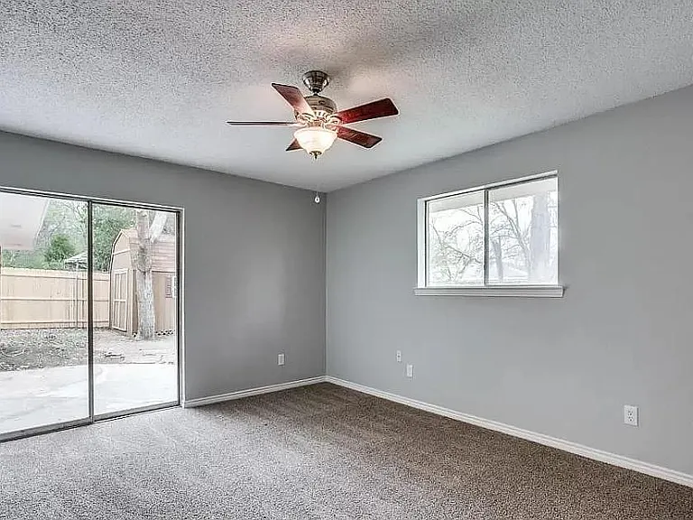 726 Cottonwood Cir — Photo 14