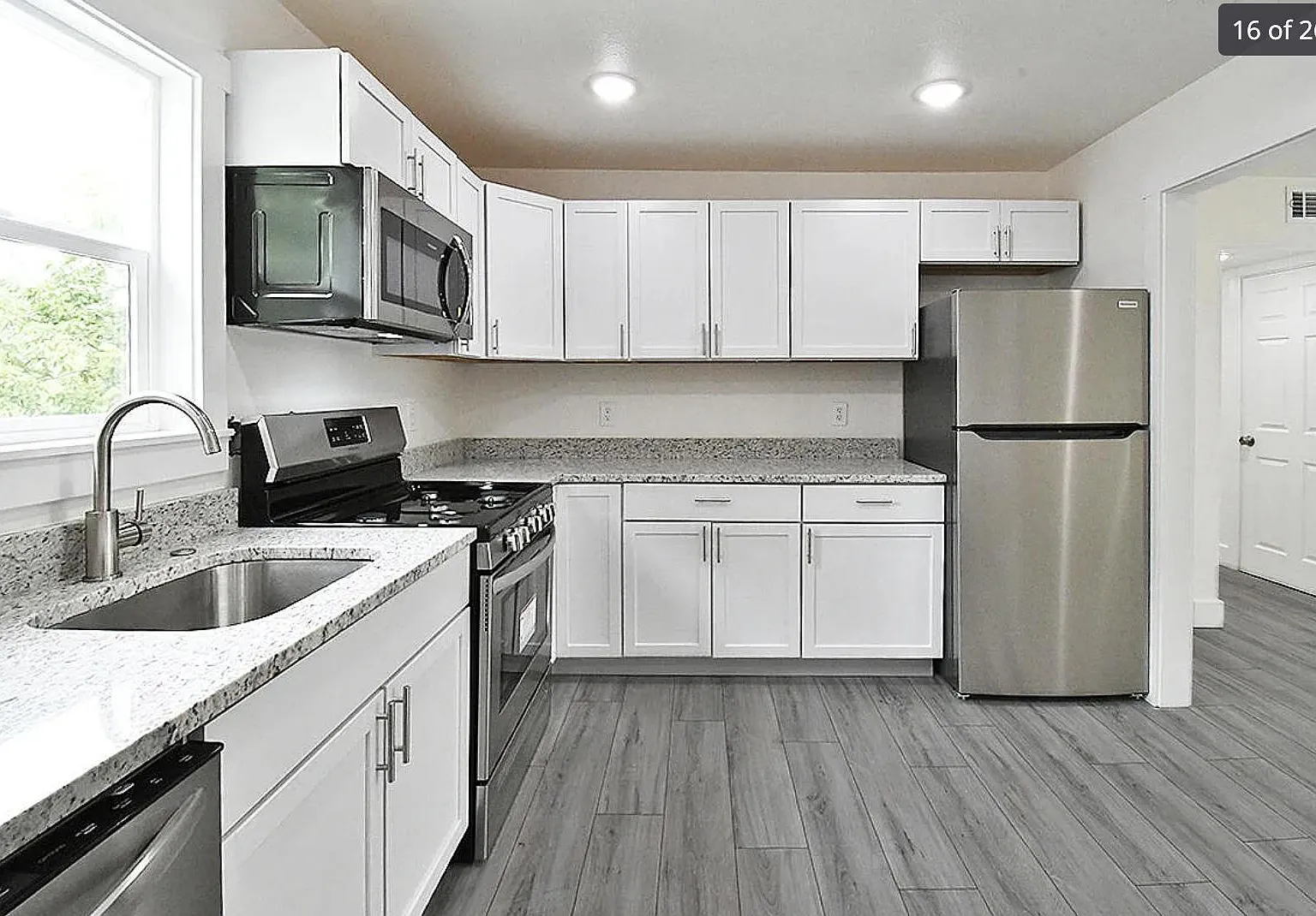 2 bed, 890 sqft, $1,087 — Photo 4