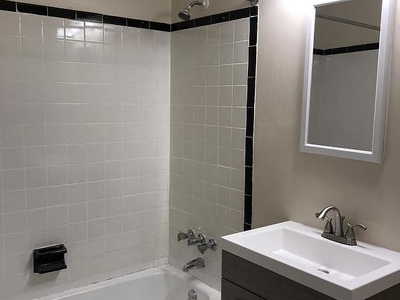 4th image of 123 Clinic Dr APT 101