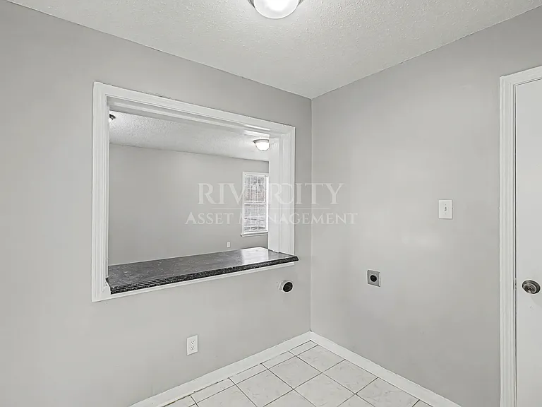4064 Chippewa Rd — Photo 10