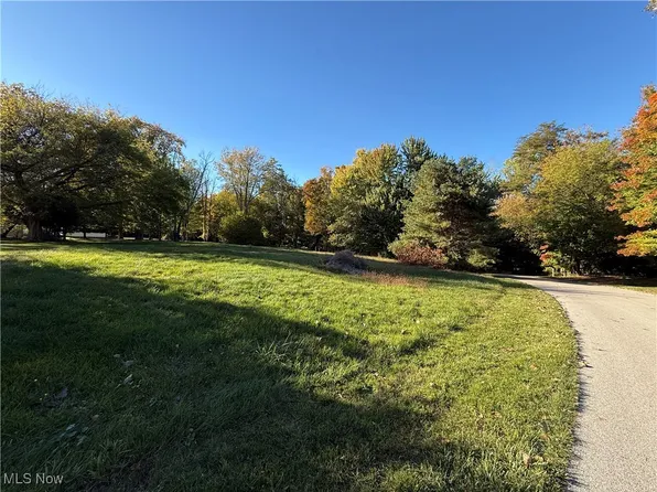 Hillcrest Ct, Conneaut, OH 44030
