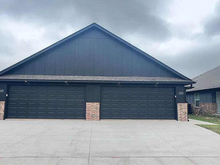 11425 University Dr — Photo 3