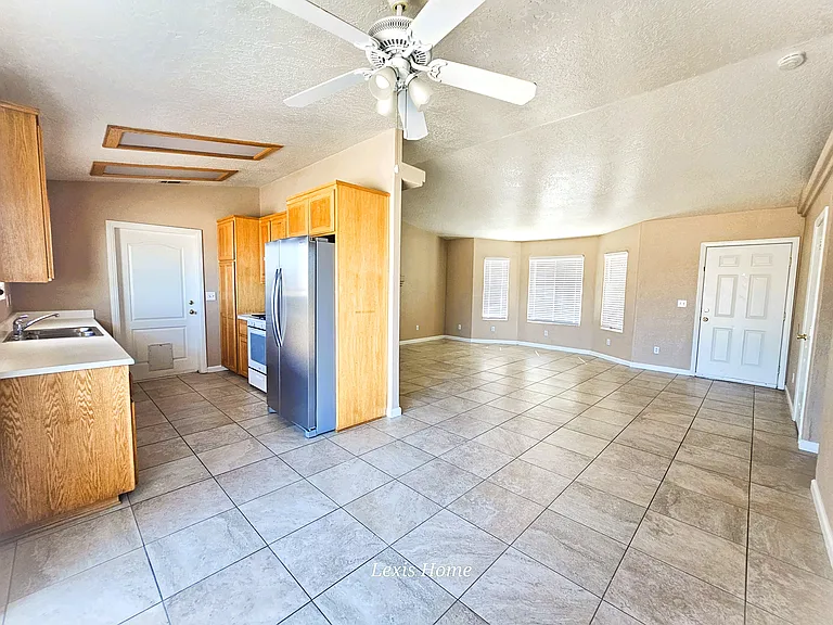 8221 E Ave — Photo 4