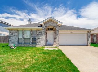 2040 Southwood Trl, Grand Prairie, TX 75052