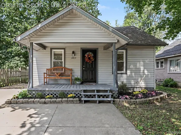 3260 Wanamaker Rd, Waterford, MI 48328