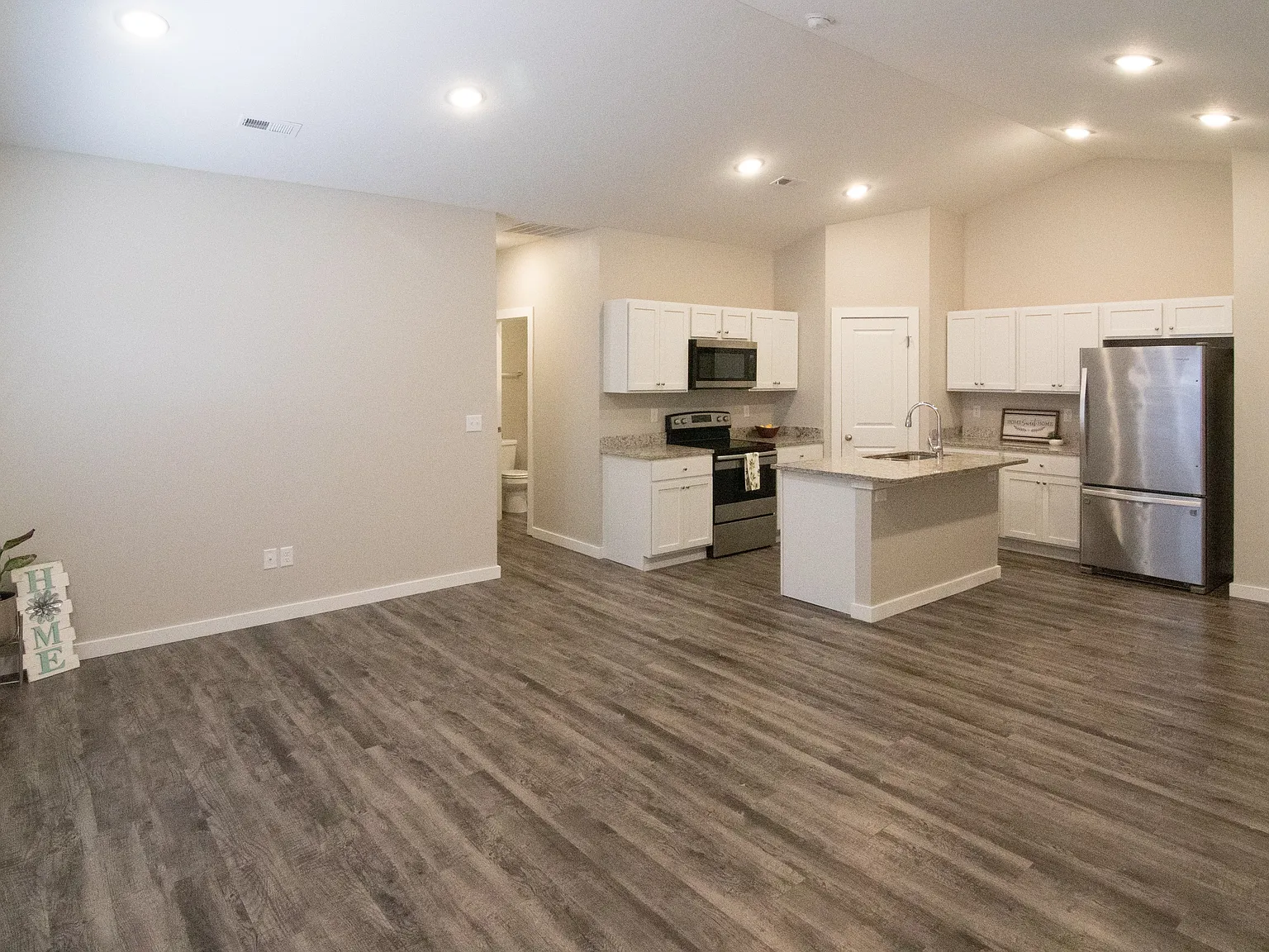 3 bed, 1312 sqft, $1,550 — Photo 1