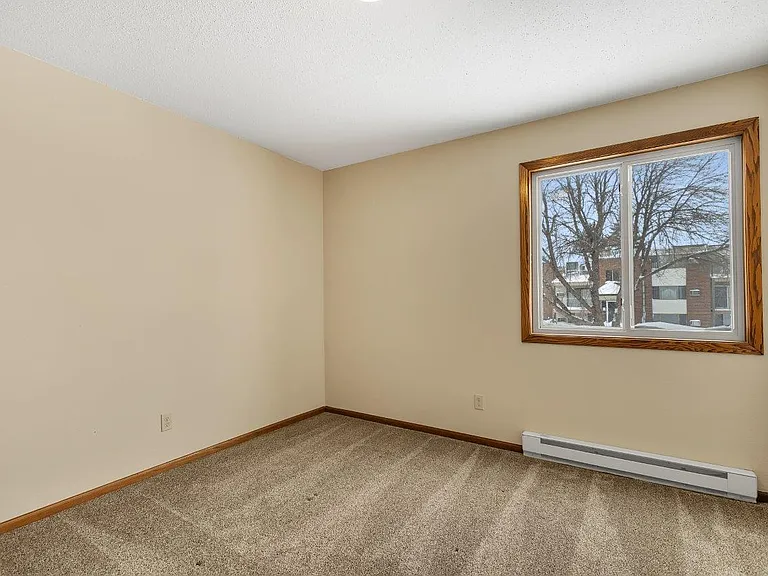 Karolyn Apartments — Photo 19
