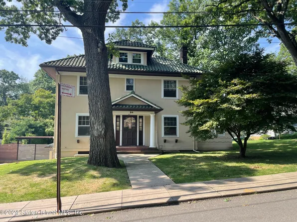 84 Campus Rd, Staten Island, NY 10301