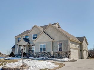 N53W17907 Ridgeline Trl, Menomonee Falls, WI 53051