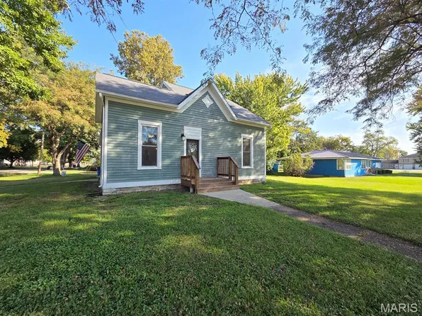 614 White St, Canton, MO 63435