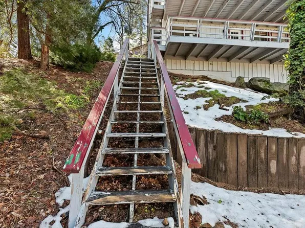 112 Zermat Dr, Crestline, CA 92325