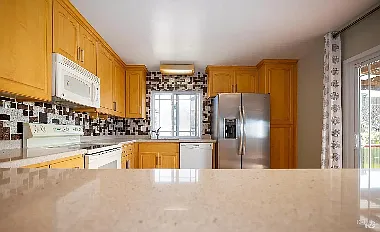 4 bed, 2192 sqft, $4,000 — Photo 3