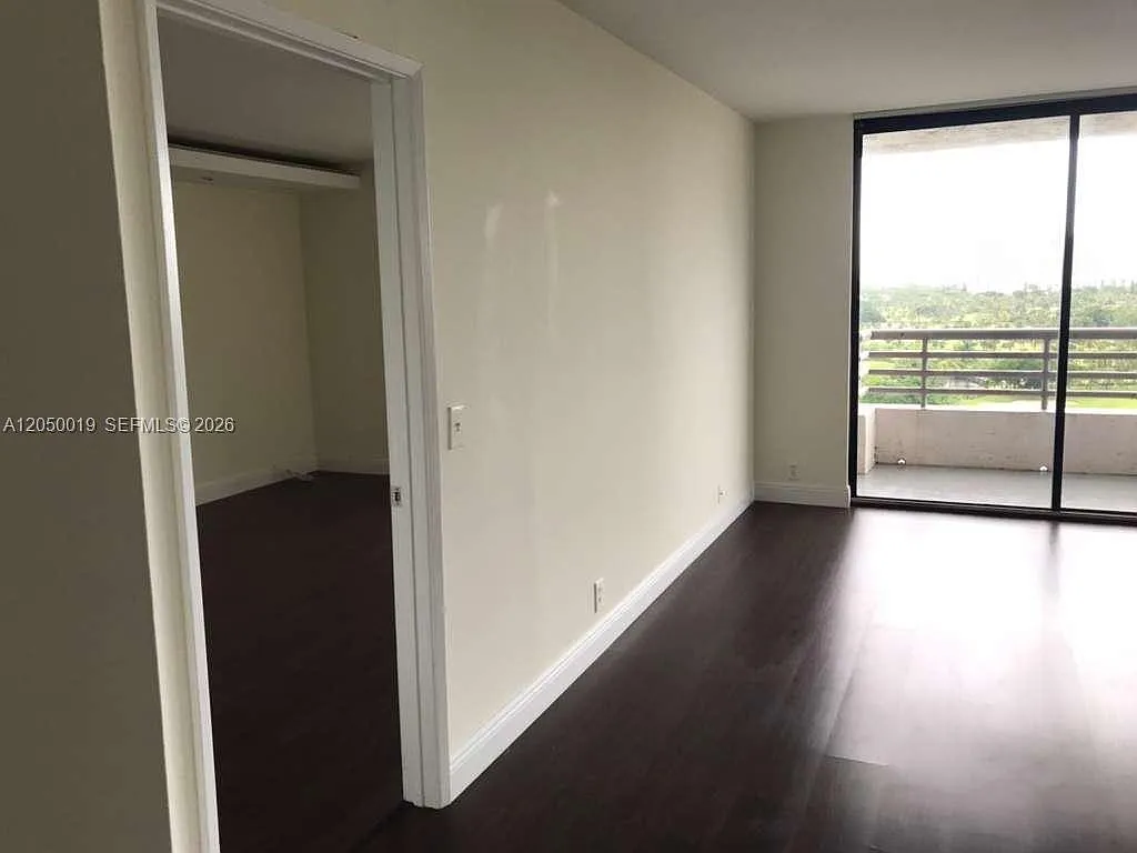 2 bed, 1302 sqft, $2,800 — Photo 2