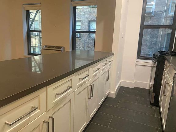5th image of 10 W 65th St APT 1C