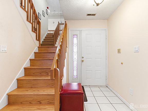 3rd image of 98 Park Gate Dr